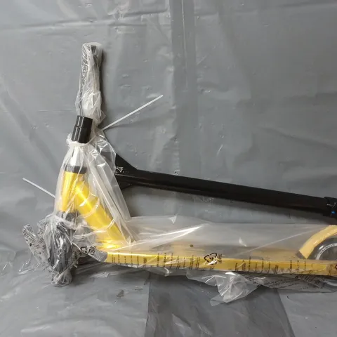 STUNTED GILT STUNT SCOOTER IN BLACK/GOLD