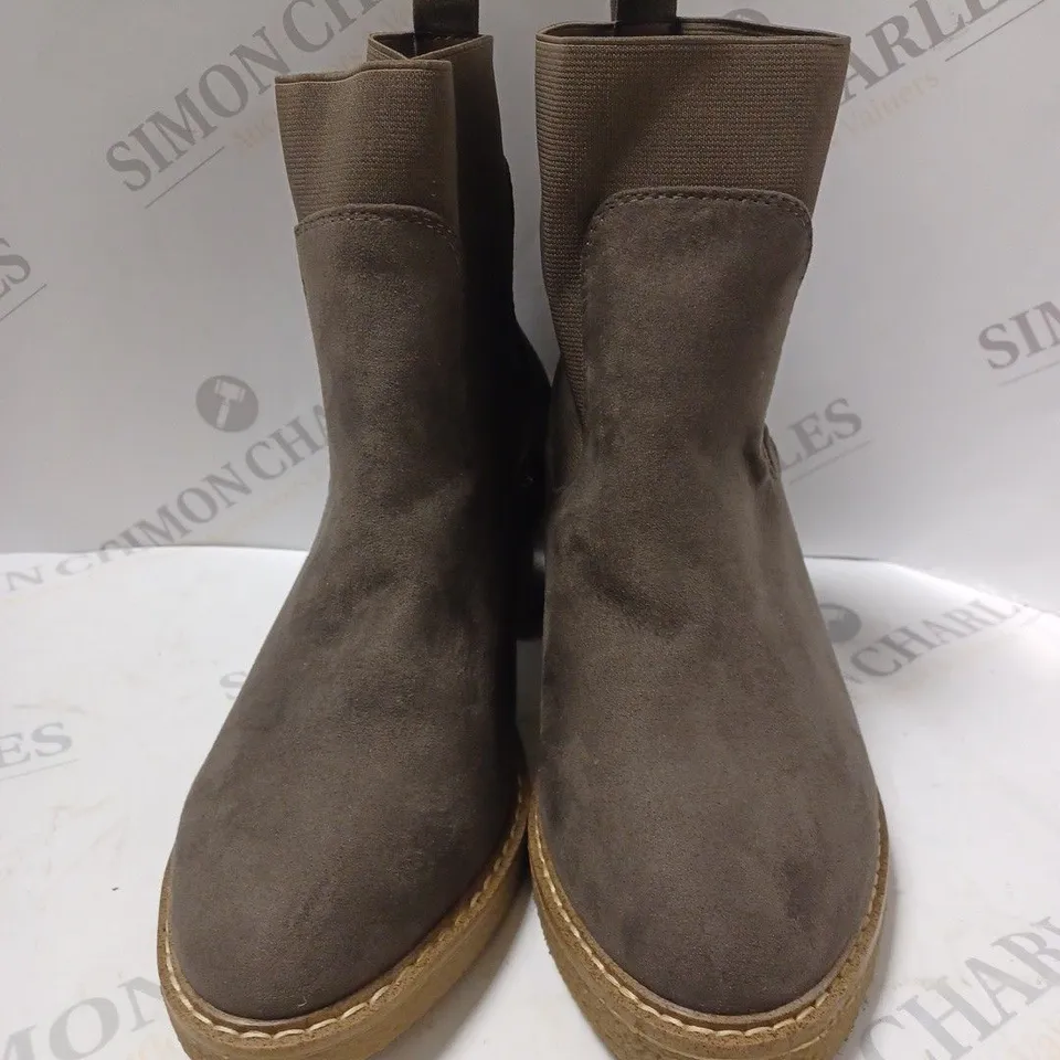 EVANS BROOKE ANKLE BOOTS, BROWN - SIZE 6