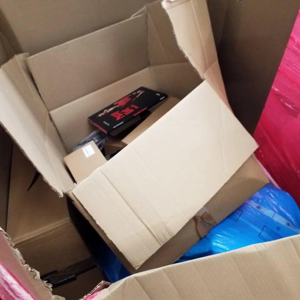 PALLET OF ASSORTED PRODUCTS INCLUDING WATER BOTTLE, FRIDGE TRAY, WOOD WALL CLOCK, CHRISTMAS BAUBLES, BRAS, PHONE CASE