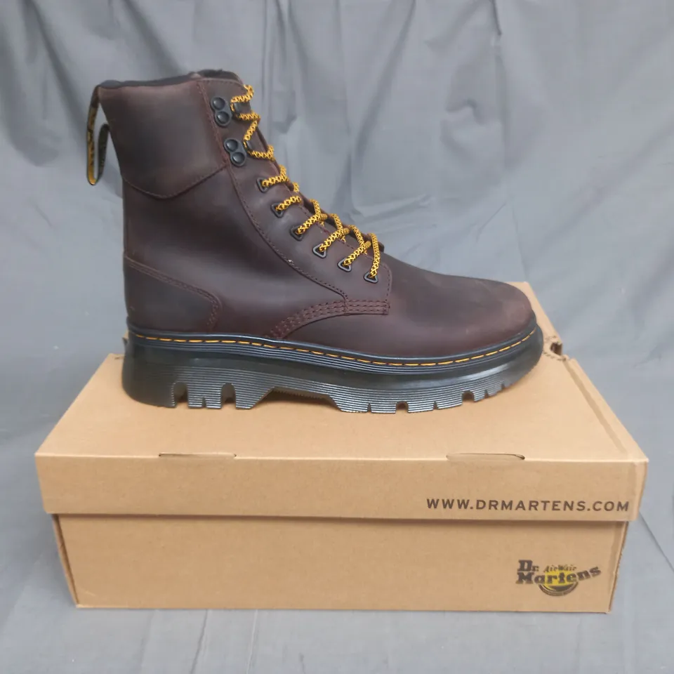 BOXED PAIR OF DR MARTENS BOOTS IN DARK BROWN SIZE UK 10