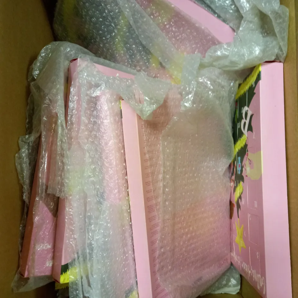 BOX OF 10 ASSORTED BEAUTY PRODUCTS & GIFT SETS TO INCLUDE BATH ADVENT CALENDAR, LUXURY BRUSH SET, OLAY REGENERIST DAY CREAM ETC
