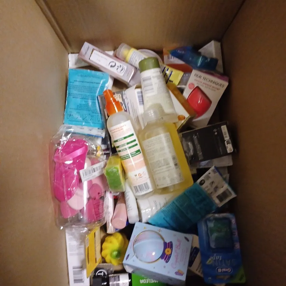 BOX OF APPROXIMATELY 20 ASSORTED ITEMS TO INCLUDE CANTU MOISTURISING MIST, AVEENO HAND CREAM, SANITE NUDY SHADES ETC