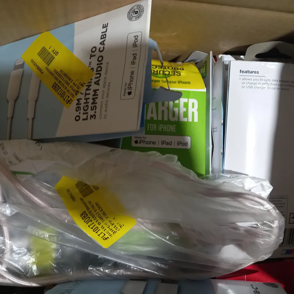 LOT OF APPROXIMATELY 20 ASSORTED HOUSEHOLD ITEMS TO INCLUDE ONN TRUE WIRELESS HEADPHONES, MIXX IN EAR HEADPHONES, ASDA TECH TRUE WIRELESS EARBUDS, ETC