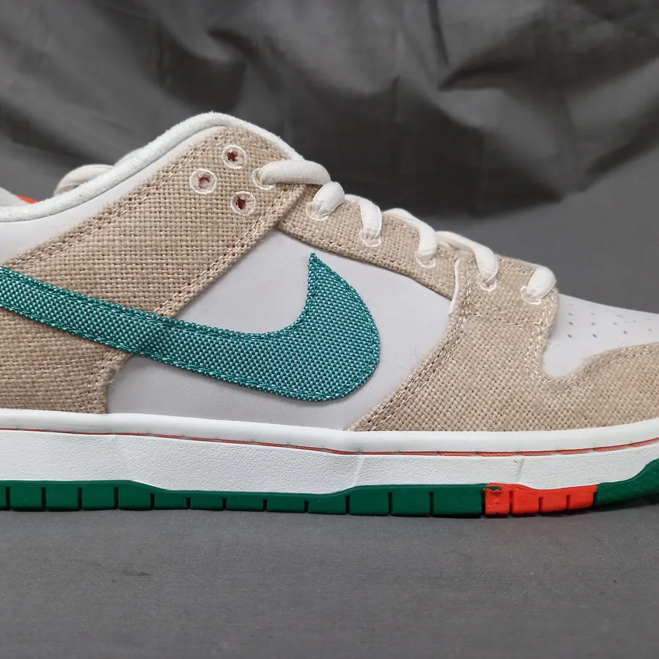 BOXED PAIR OF NIKE SB X JARRITOS SHOES IN BEIGE/WHITE/GREEN UK SIZE 10