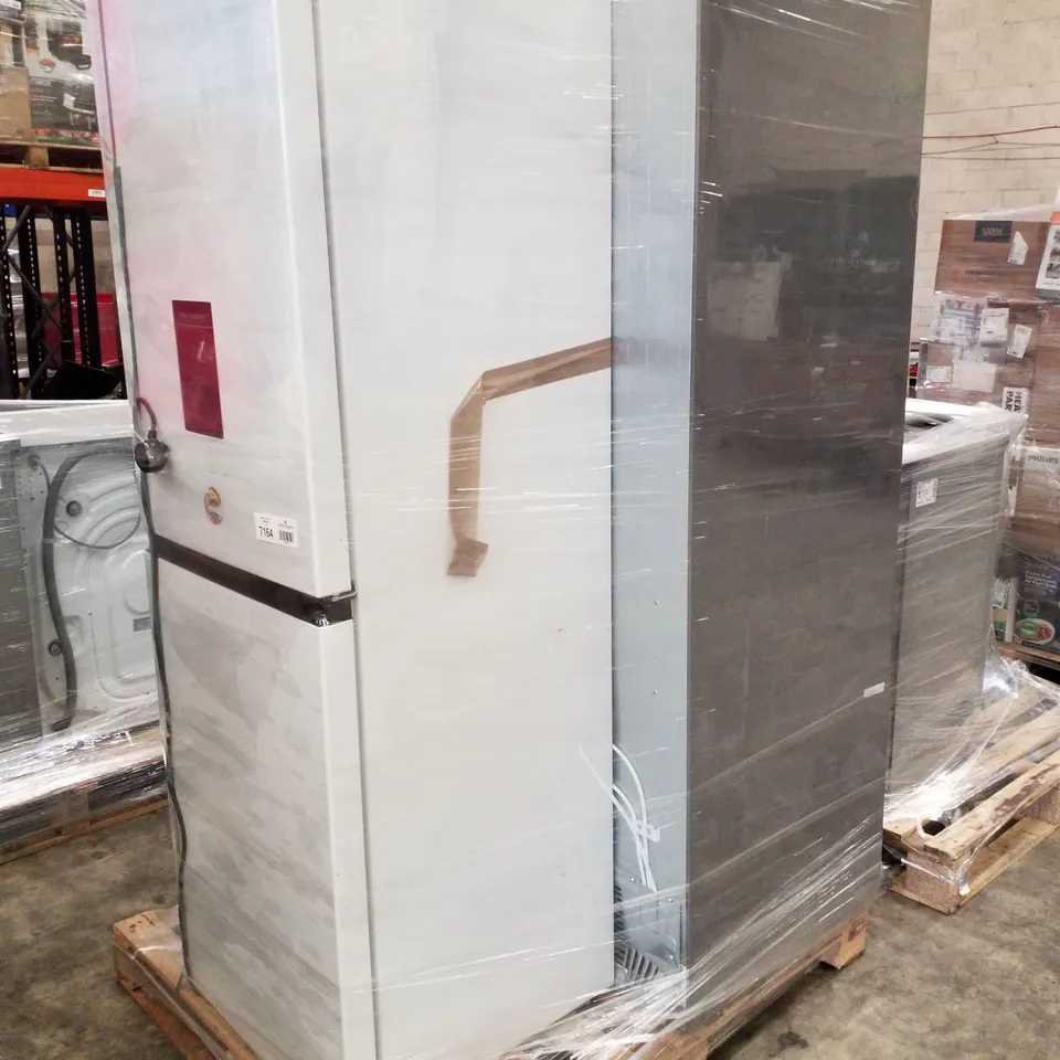 HISENSE FREESTANDING AMERICAN FRIDGE FREEZER AND HISENSE FREESTANDING 5050 FRIDGE FREEZER WHITE - UNPROCESSED RAW RETURNS
