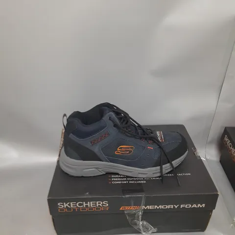 BOXED PAIR OF SKECHERS MENS LACE BOOTS IN NAVY - UK SIZE 10