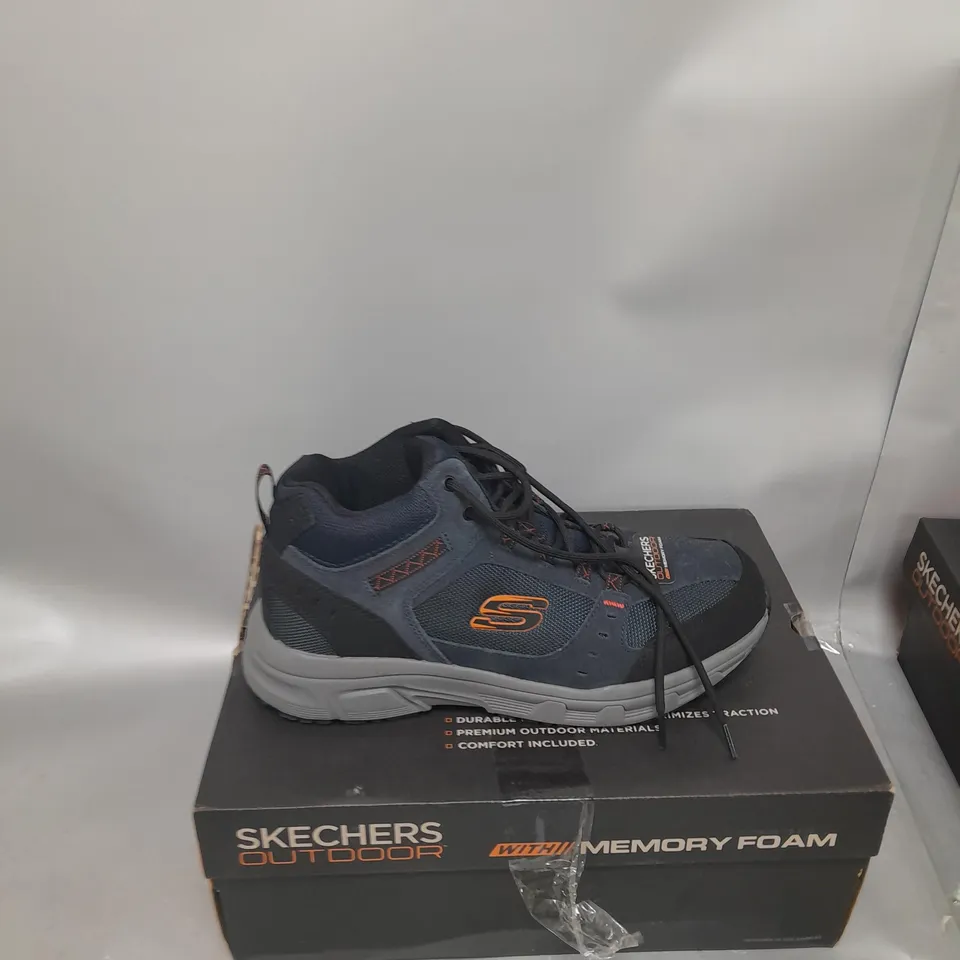 BOXED PAIR OF SKECHERS MENS LACE BOOTS IN NAVY - UK SIZE 10