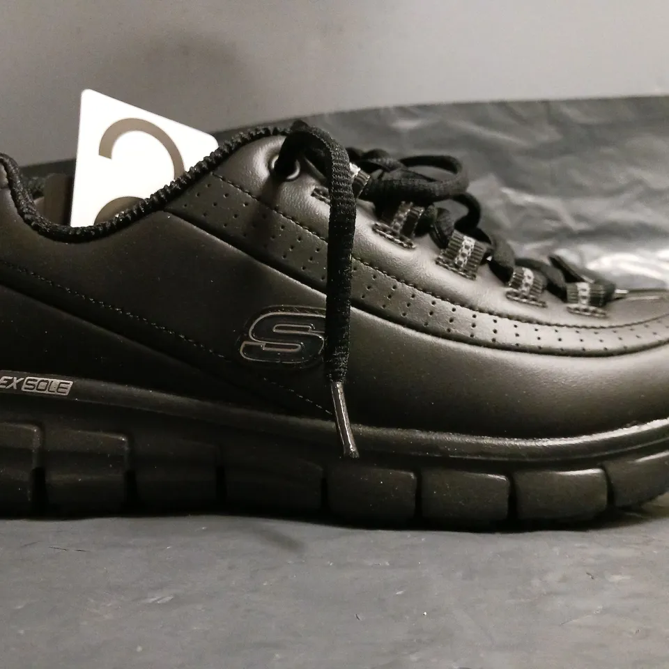 BOXED PAIR OF SKECHERS SHOES IN BLACK UK SIZE 5