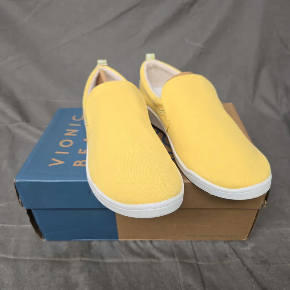 BOXED PAIR OF VIONIC BEACH VENICE SLIP ONS IN YELLOW - 6.5