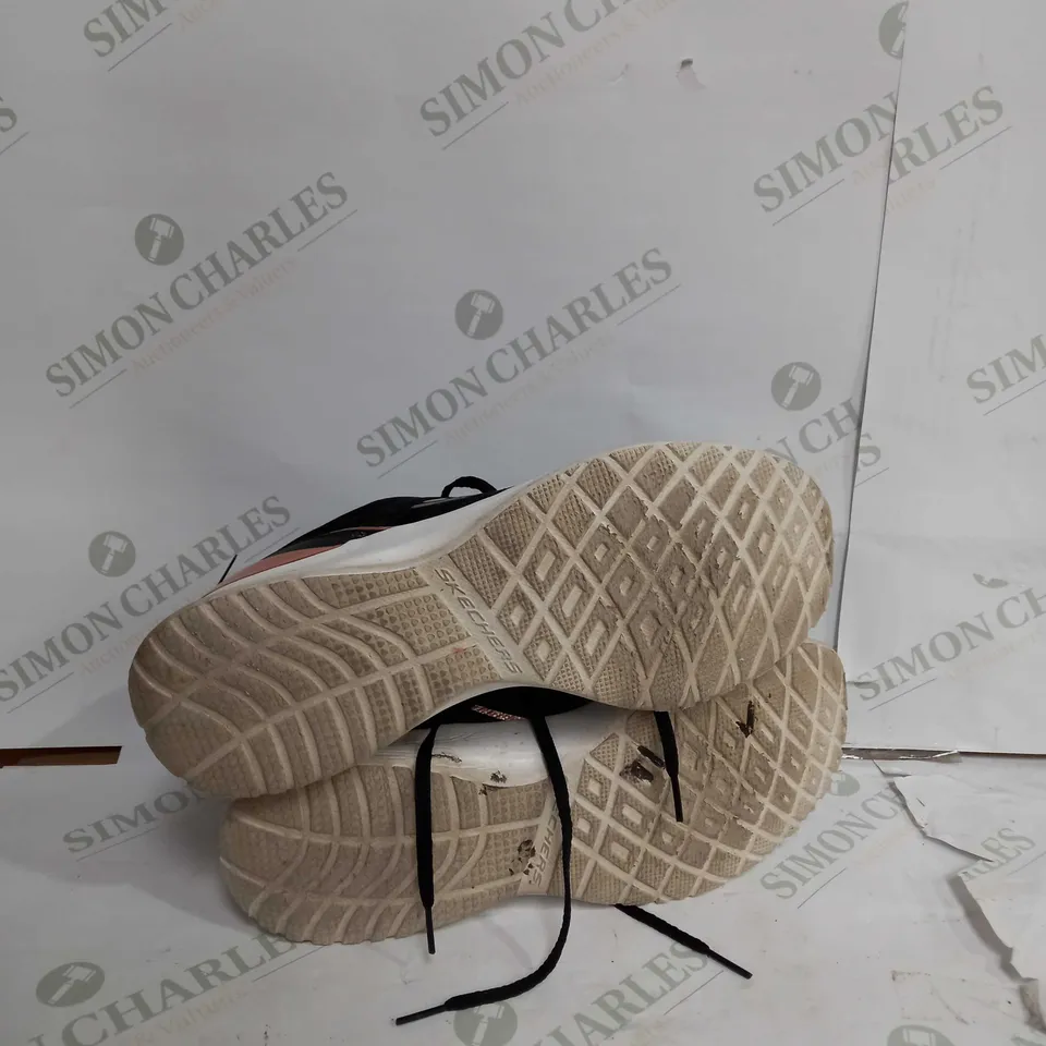 SKECHERS BLACK AND GOLD SKECH-AIR DYNAMIGHT TRAINERS SIZE 8