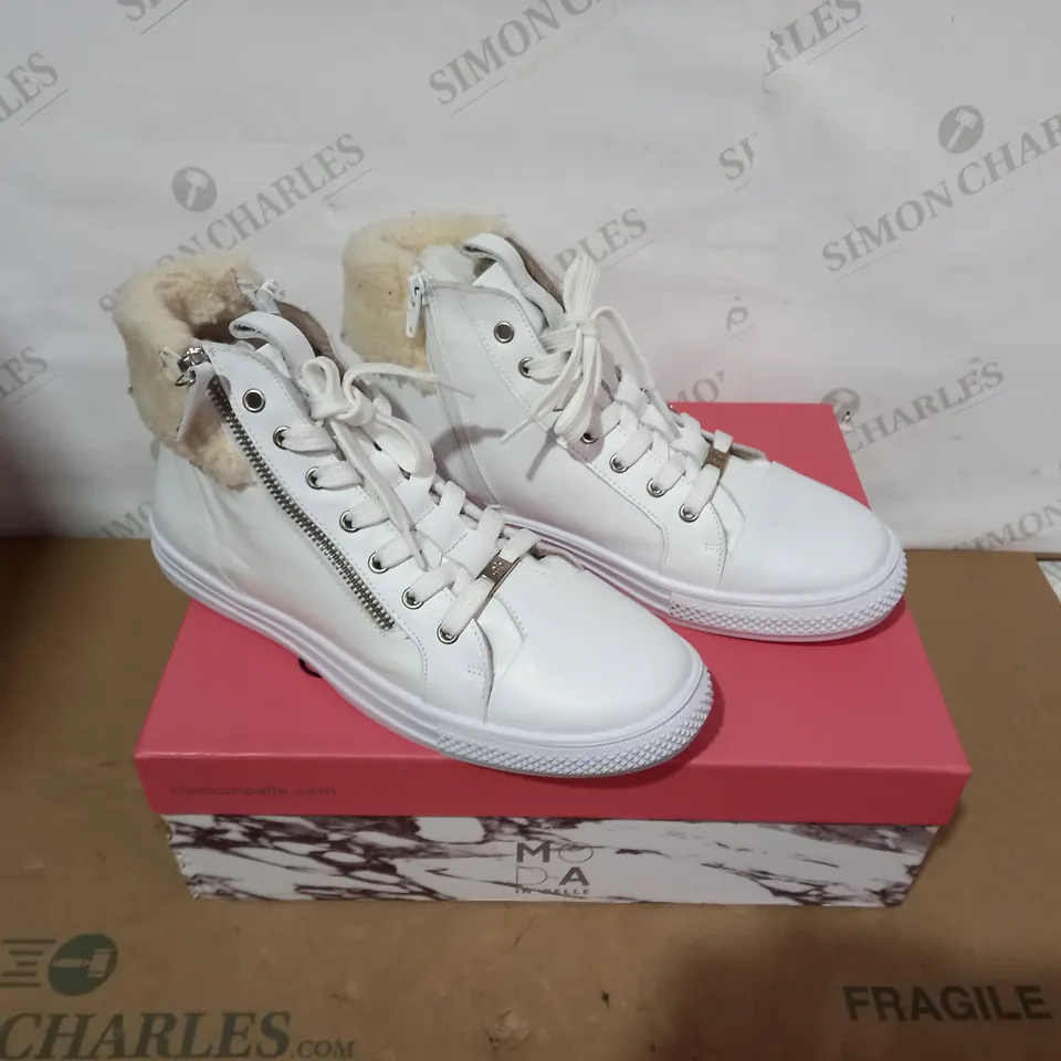 BOXED PAIR OF MODA IN PELLE HIGH TOPS- SIZE 41