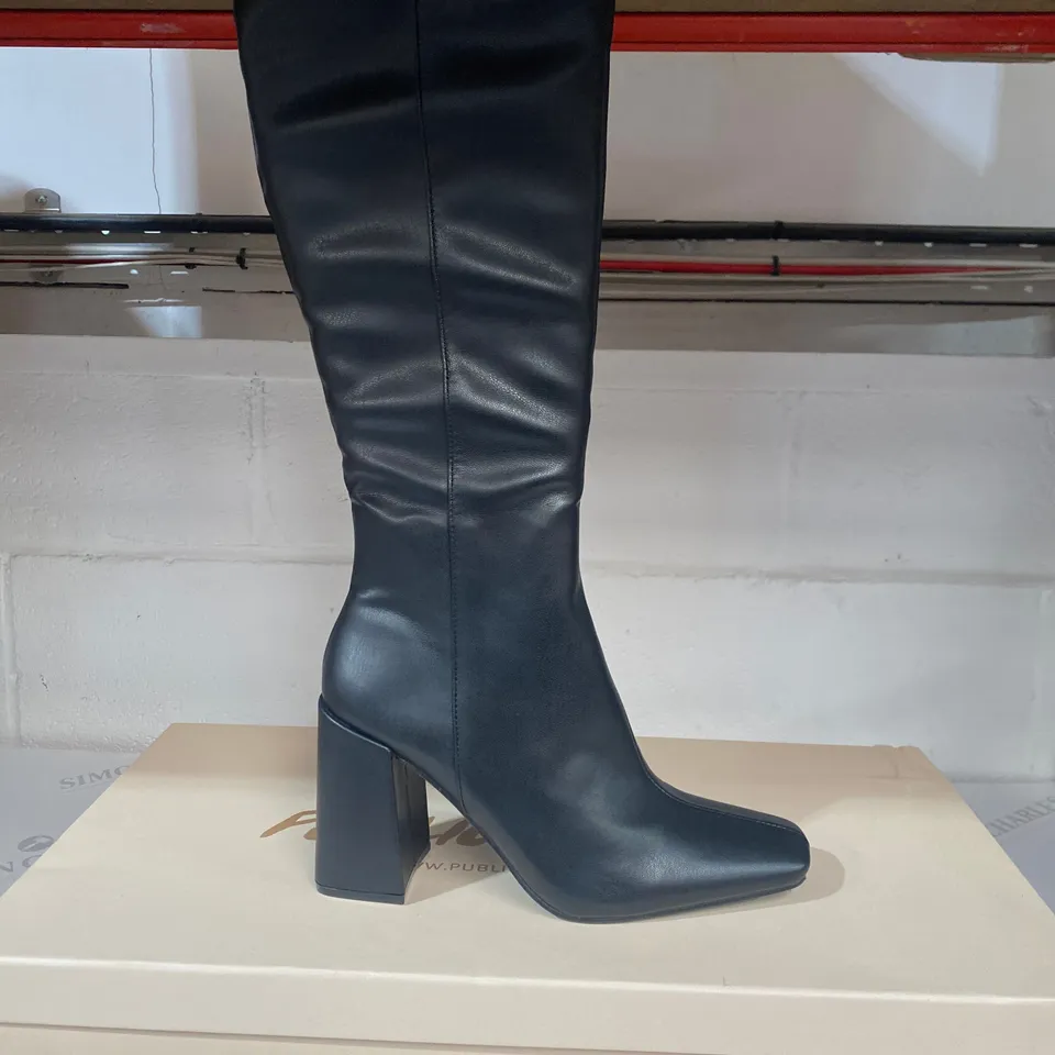 BOXED PAIR OF PUBLIC DESIRE BLACK BOOTS SIZE 6