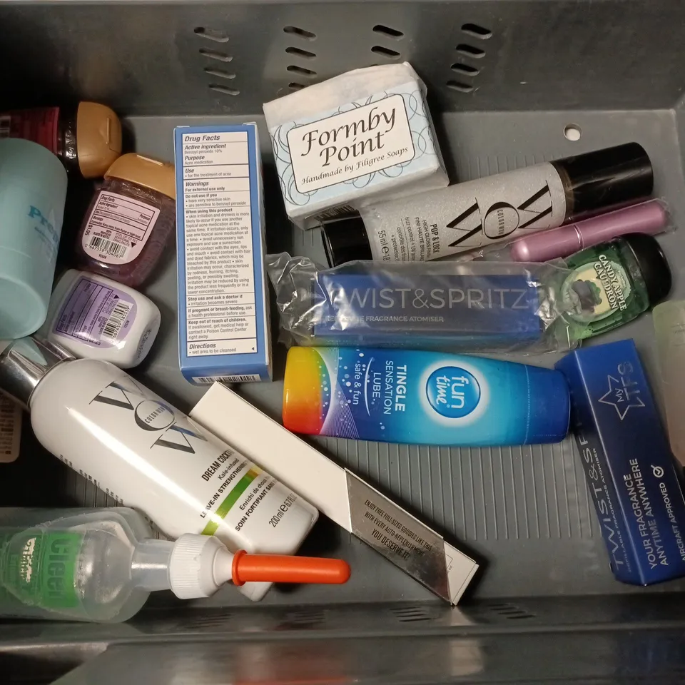 LOT OF APPROXIMATELY 22 ASSORTED HEALTH AND BEAUTY ITEMS TO INCLUDE KALLOS HAIR MASK, SNAP ON VENEERS AND CETAPHIL MOISTURISING CREAM