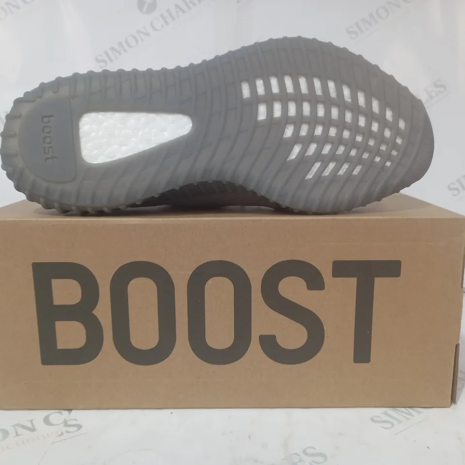 BOXED PAIR OF ADIDAS YEEZY BOOST 350 V2 SHOES IN GREY UK SIZE 10.5