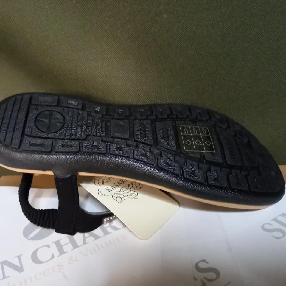 KASARA EMBELLISHED THONG SANDAL - SIZE 4 