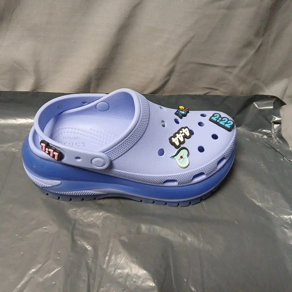 CROCS KIDS' LIGHT BLUE CLOGS WITH STICKERS, UNBOXED. UK SIZE M6 W8