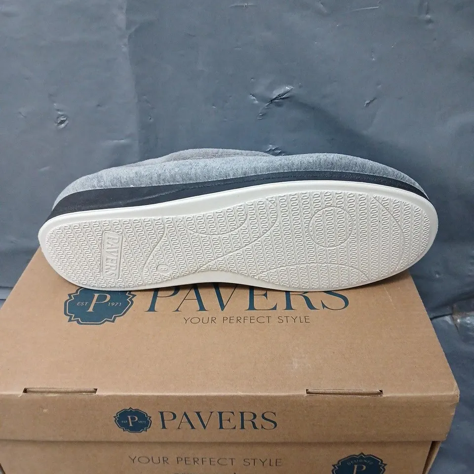 BOXED PAIR OF PAVERS GREY SLIP ONS - 8