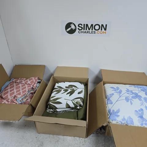 BOX OF APPROXIMATELY 4 ASSORTED ITEMS INCLUDING A CUSHION AND SOME DUVET COVERS SETS