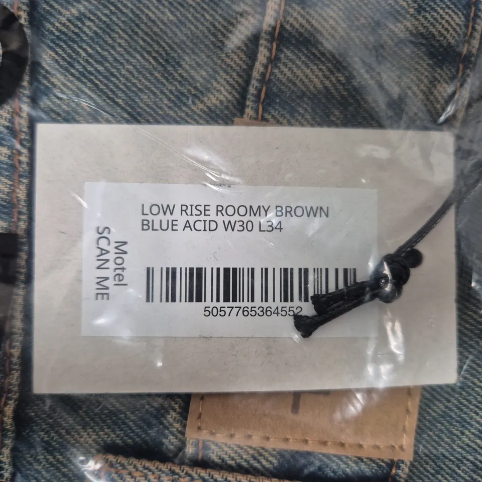 MOTEL WOMEN'S LOW RISE JEANS – W30 L34, BLUE ACID WASH