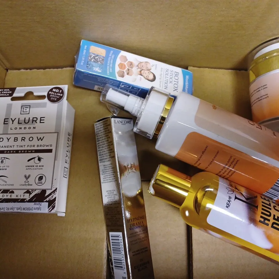 APPROXIMATELY 10 ASSORTED HEALTH AND BEAUTY PRODUCTS TO INCLUDE BEAUTY CARE MASSAGER, COABE MAKEUP BRUSH SHAMPOO, OLAPLEX NO 8 BOND INTENSE MOISTURE MASK 