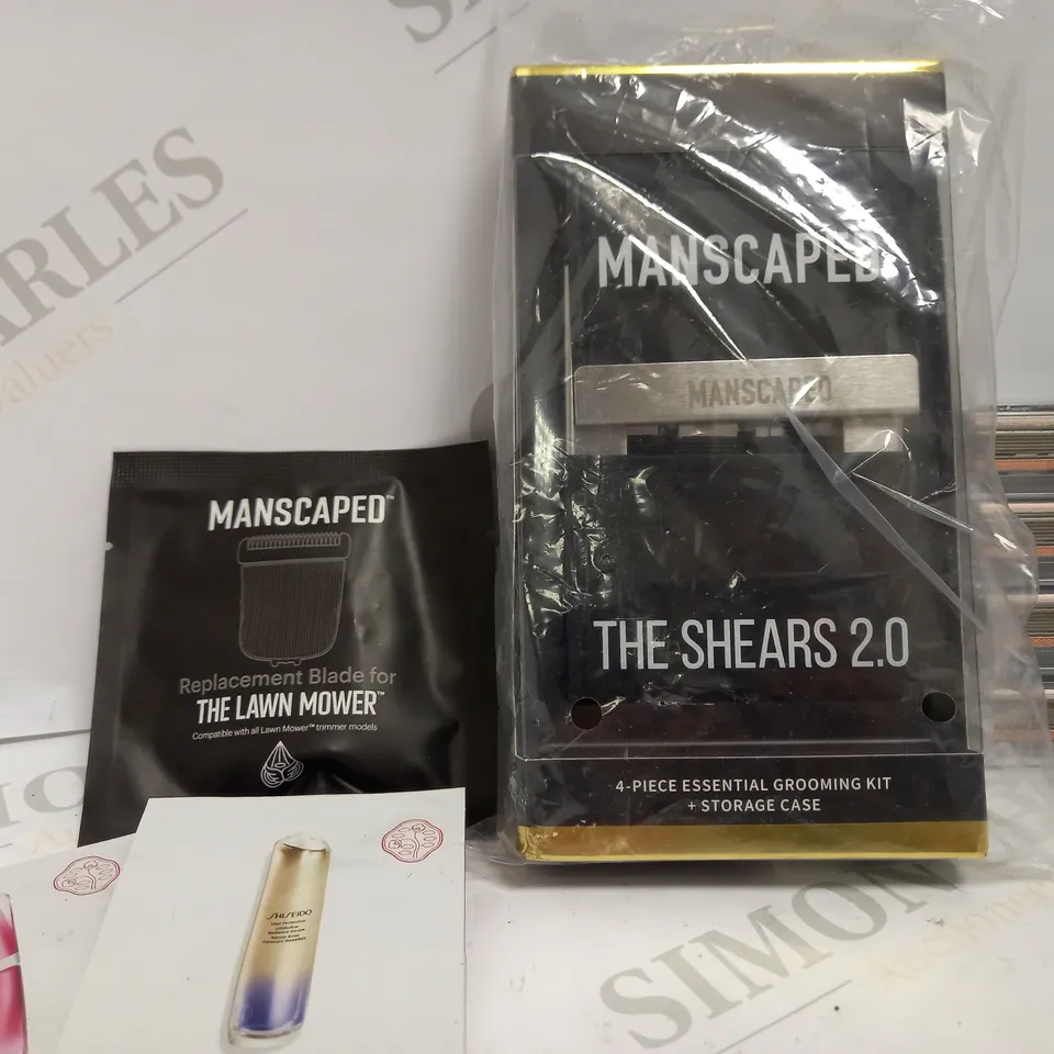 LOT OF APPROX 5 TO INCLUDE MANSCAPED GROOMING KIT , TRAVELWASH , ETC