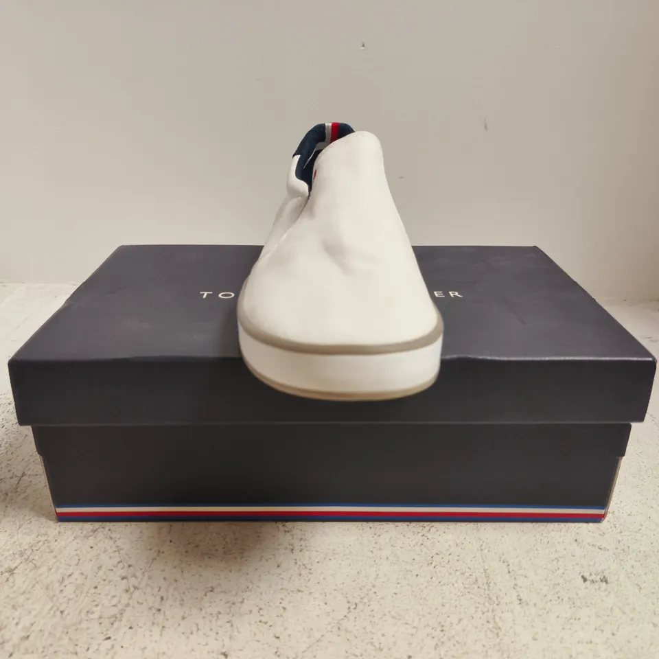 BOXED PAIR OF TOMMY HILFIGER ICONIC SLIP-ON SHOES IN WHITE SIZE UK 8