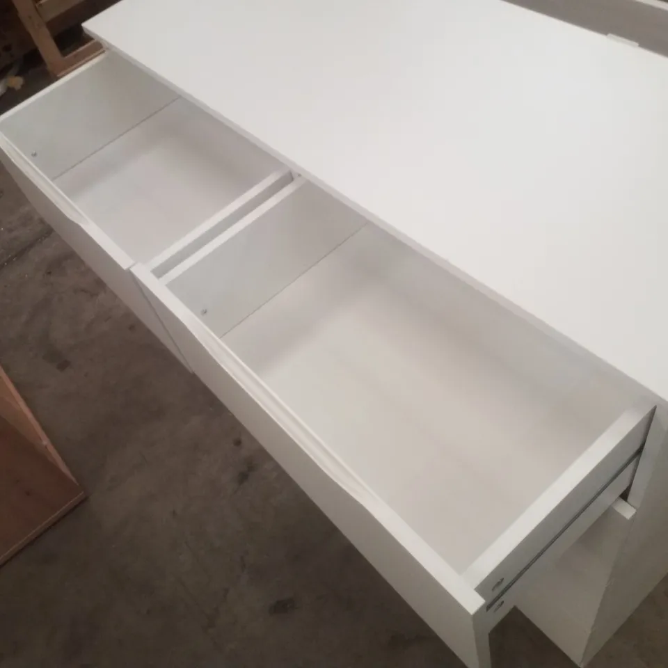 BOXED 8 DRAWER CHEST OF DRAWERS MODERN CENTRAL RUNNERS RECESSED HANDLES - WHITE