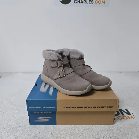 SKECHERS ON-THE-GO CITY 2 WINTER BOOTS – DARK TAUPE, WOMEN’S UK 6 (US 9 / EU 39)
