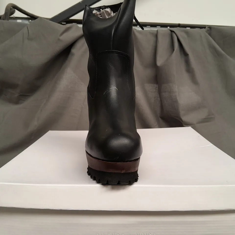 BOX OF APPROX 7 SILENCE + NOISE WOOD BOTTOM LEATHER BOOT IN BLACK - VARIOUS SIZES