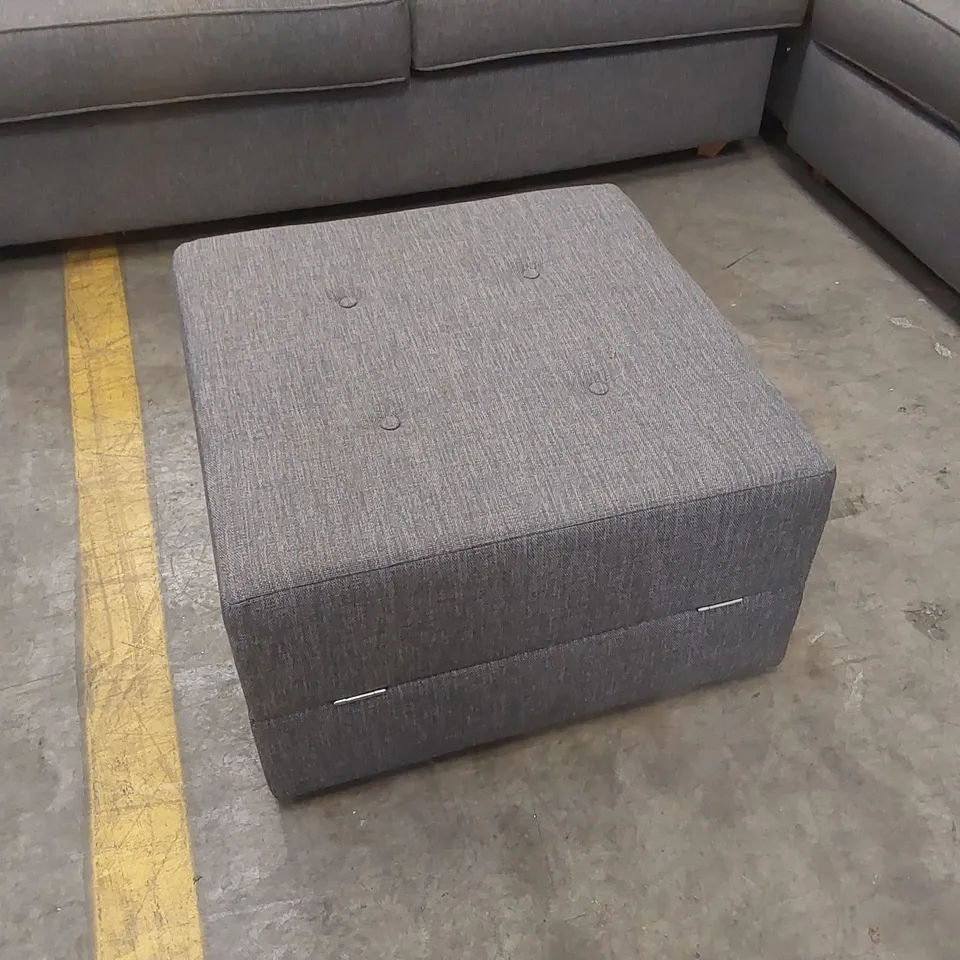 QUALITY DESIGNER LARGE GREY FABRIC UPHOLSTERED CORNER SOFA BED WITH FOOTSTOOL