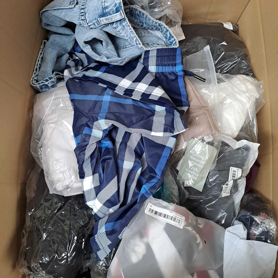 BOX OF APPROXIMATELY 25 ASSORTED CLOTHING ITEMS TO INCLUDE - TOPS, SHORTS, SWIMWEAR ETC