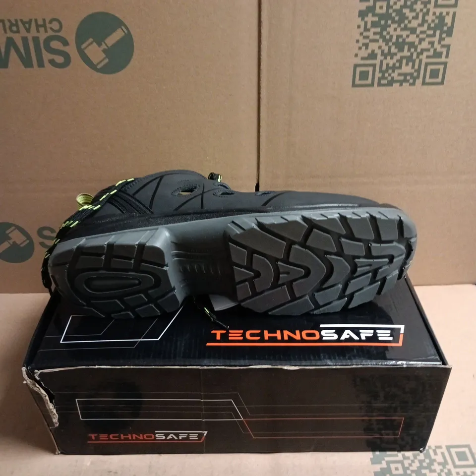 BOXED PAIR OF TECHNOSAFE SAFETY SANDALS - 11