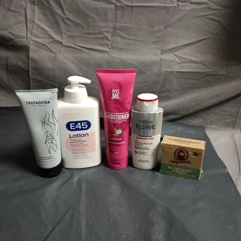 APPROXIMATEY 20 ASSORTED HEALTH AND BEAUTY PRODUCTS TO INCLUDE - E45 LOTION - GIVE ME CONDITIONER AND DR SQUATCH NATURAL SOAP