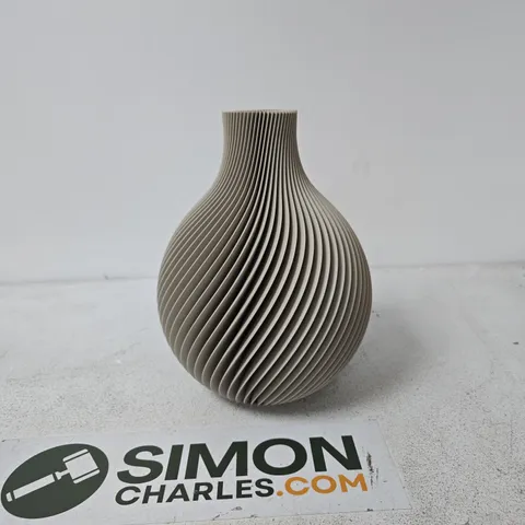 ICONICHOME SPIRAL PLEATED CERAMIC VASE FOR DRIED FLOWERS