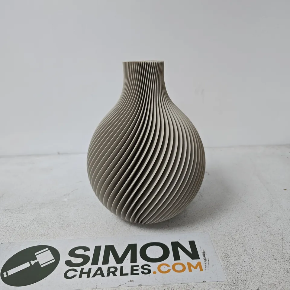 ICONICHOME SPIRAL PLEATED CERAMIC VASE FOR DRIED FLOWERS