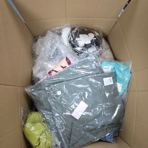 BOX OF APPROXIMATELY 25 ASSORTED CLOTHING ITEMS TO INCLUDE: TUNNI TURTLENECK JUMPER