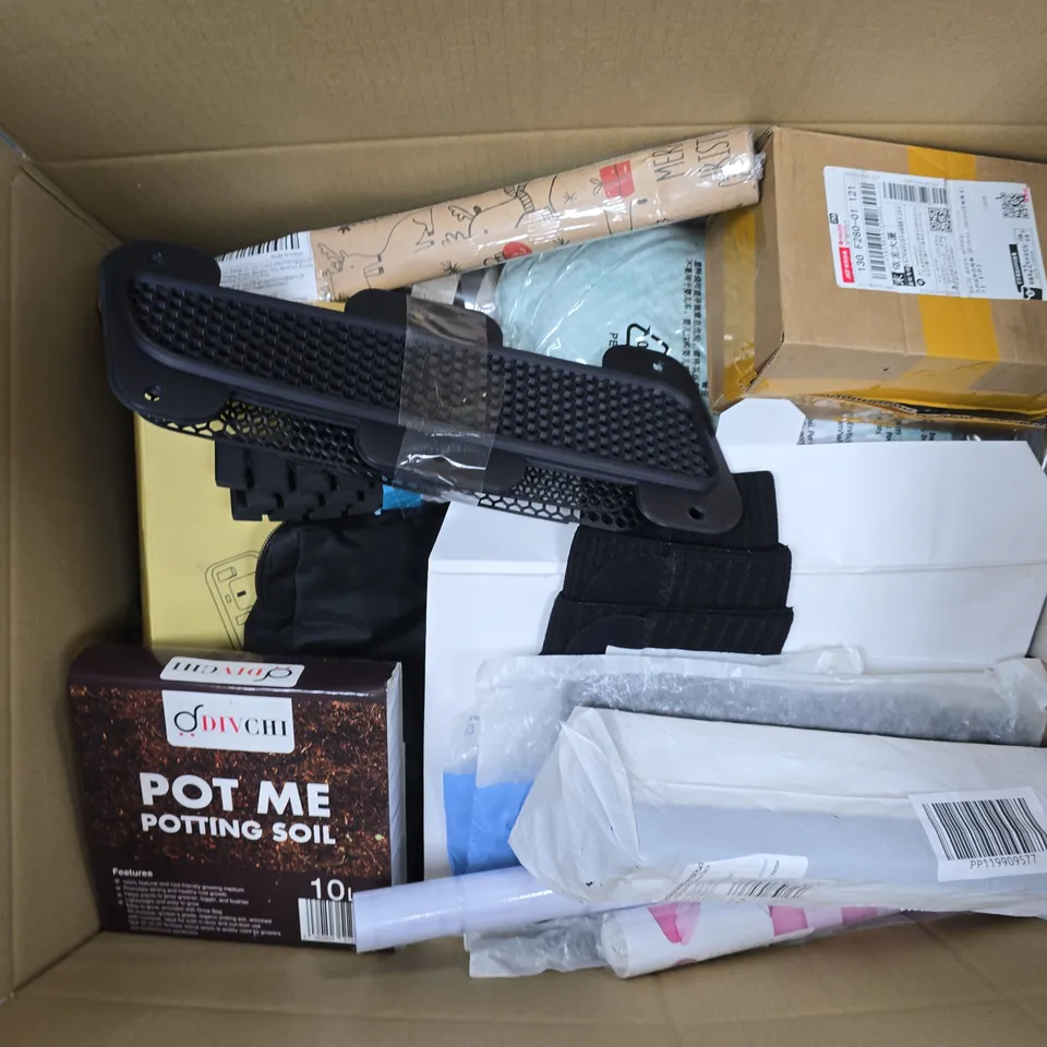 APPROXIMATELY 15 ASSORTED HOUSEHOLD PRODUCTS TO INCLUDE EXTENSION LEADS, POTTING SOIL, EASYWRAP LEG, ETC