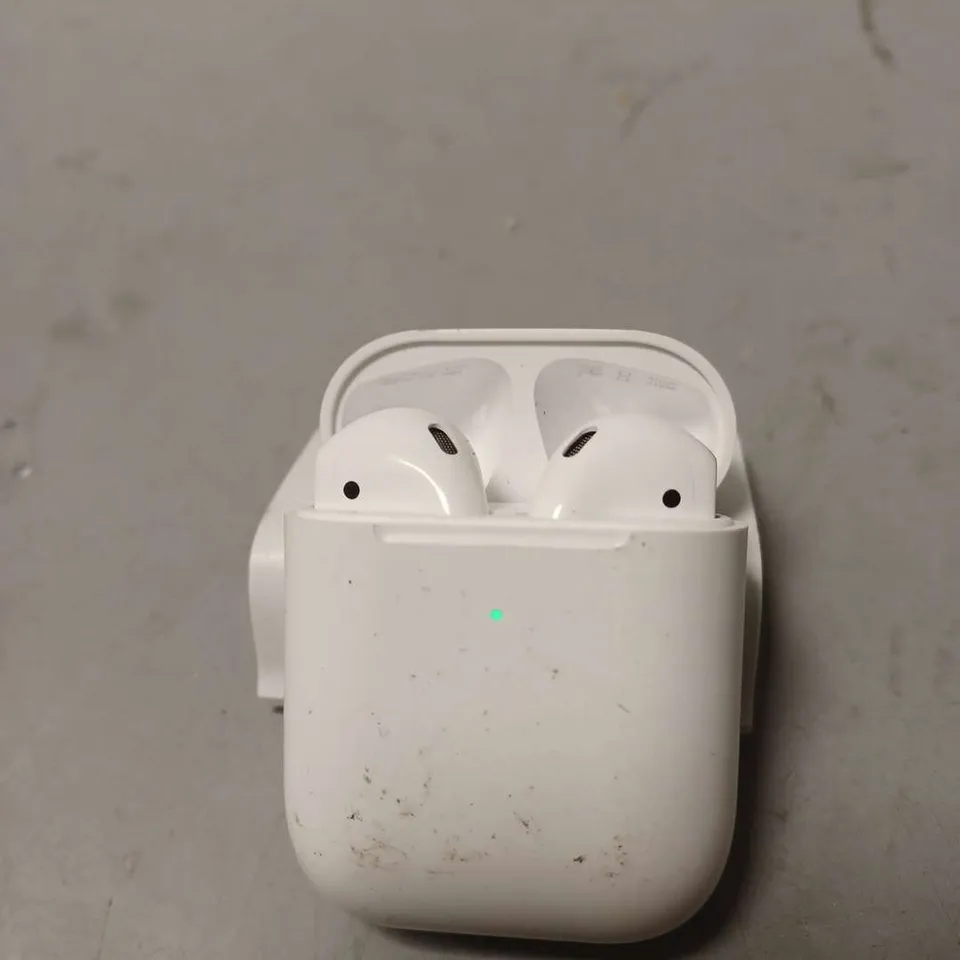 APPLE AIR PODS 