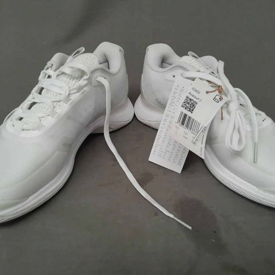 BOXED PAIR OF ADIDAS AVACOURT 2 SHOES IN WHITE UK SIZE 5.5