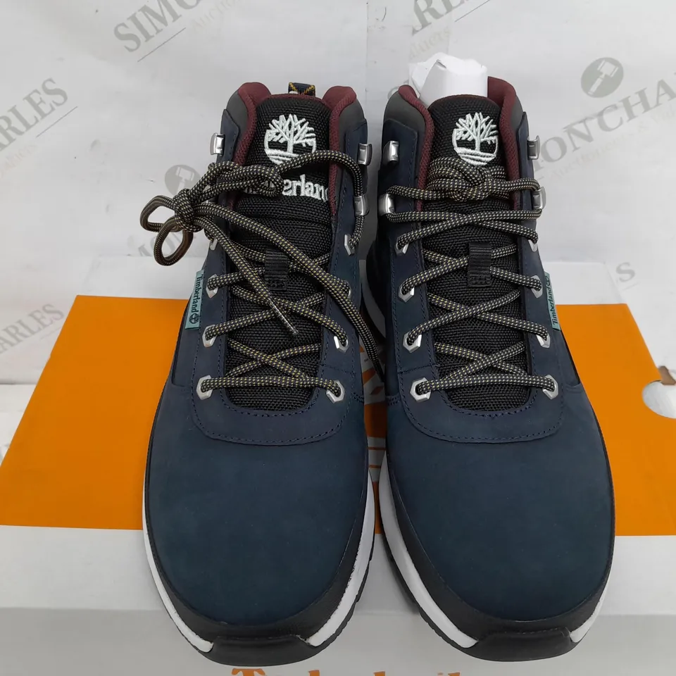 BOXED PAIR OF TIMBERLAND FIELD TREKKER MID BOOTS IN NAVY - UK 9