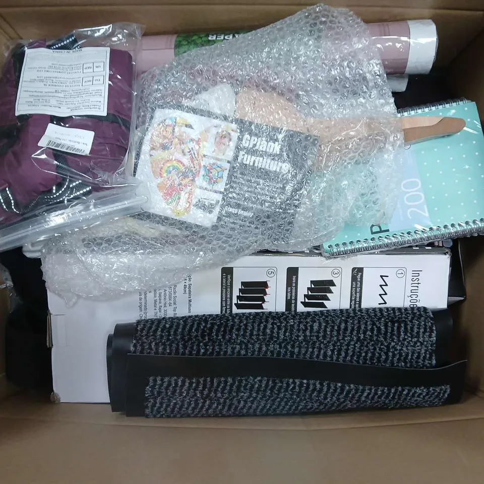 APPROXIMATELY 20 ASSORTED HOUSEHOLD ITEMS TO INCLUDE WALLPAPER, SHOE RACK, PUKKA PAD, ETC