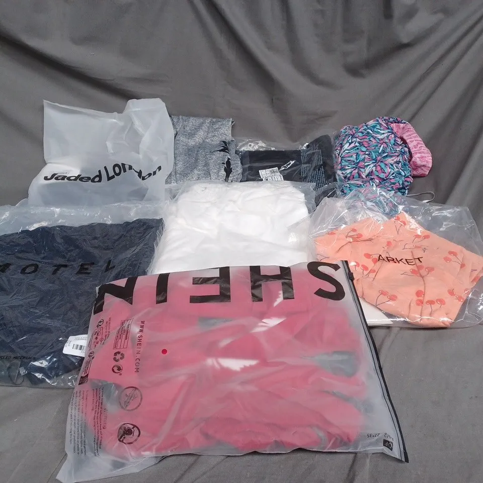 BOX OF ASSORTED CLOTHING ITEMS IN VARIOUS COLOURS, SIZES AND STYLES