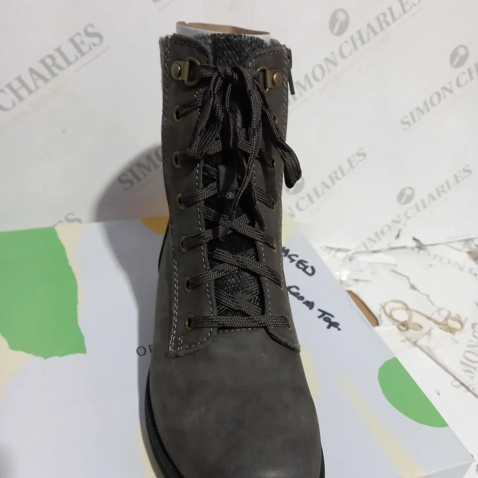 EARTH ORIGINS SUEDE HIKE BOOT SIZE 3