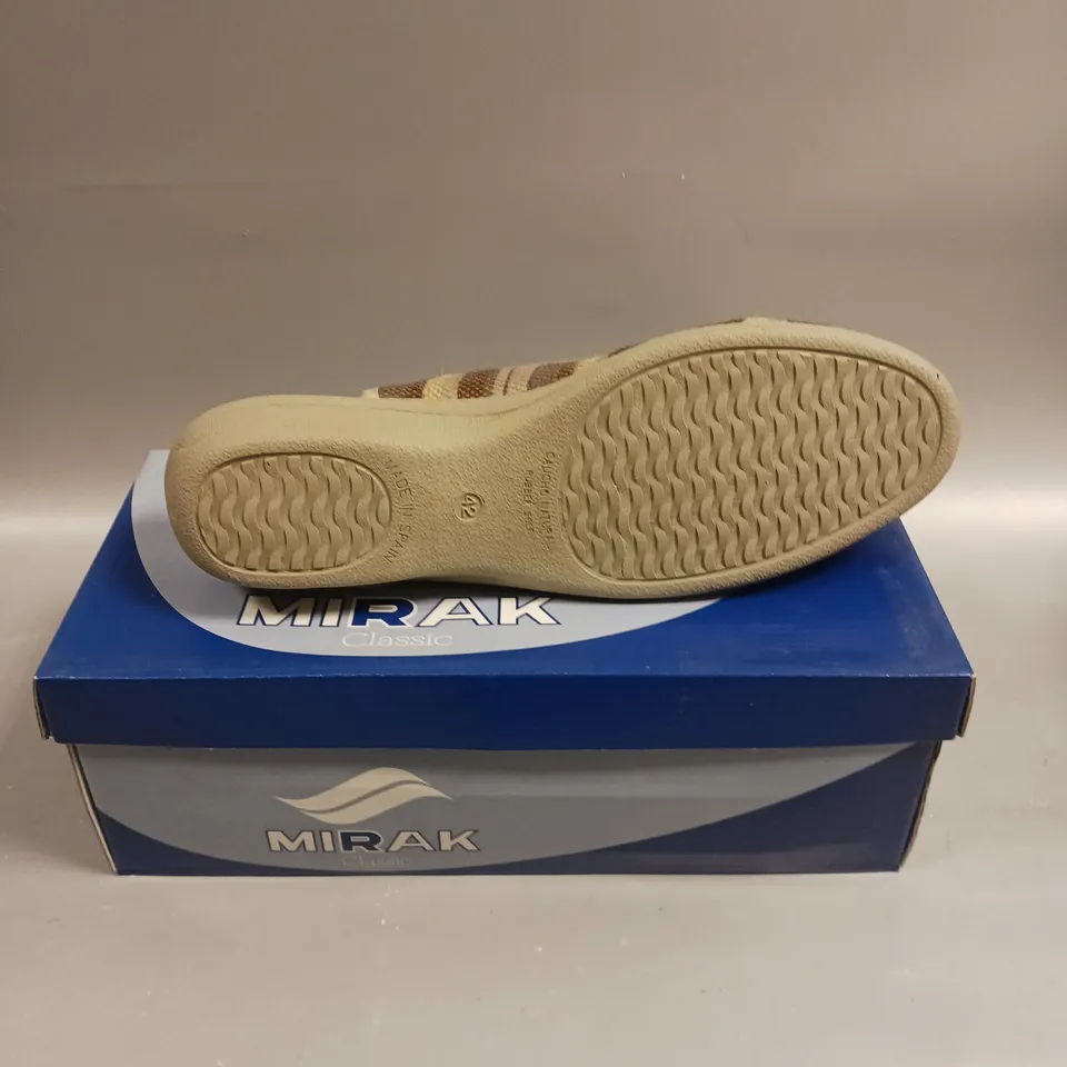 BOXED PAIR OF MIRAK CLASSIC CARLA OPEN TOE SHOES IN BROWN - 8	