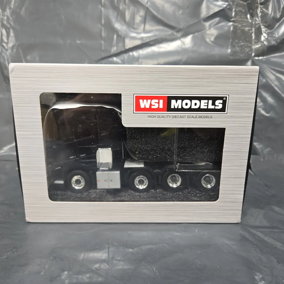 VOLVO FH5 GLOBETROTTER 8X4 PREMIUM LINE WSI MODELS WSI 04-2146