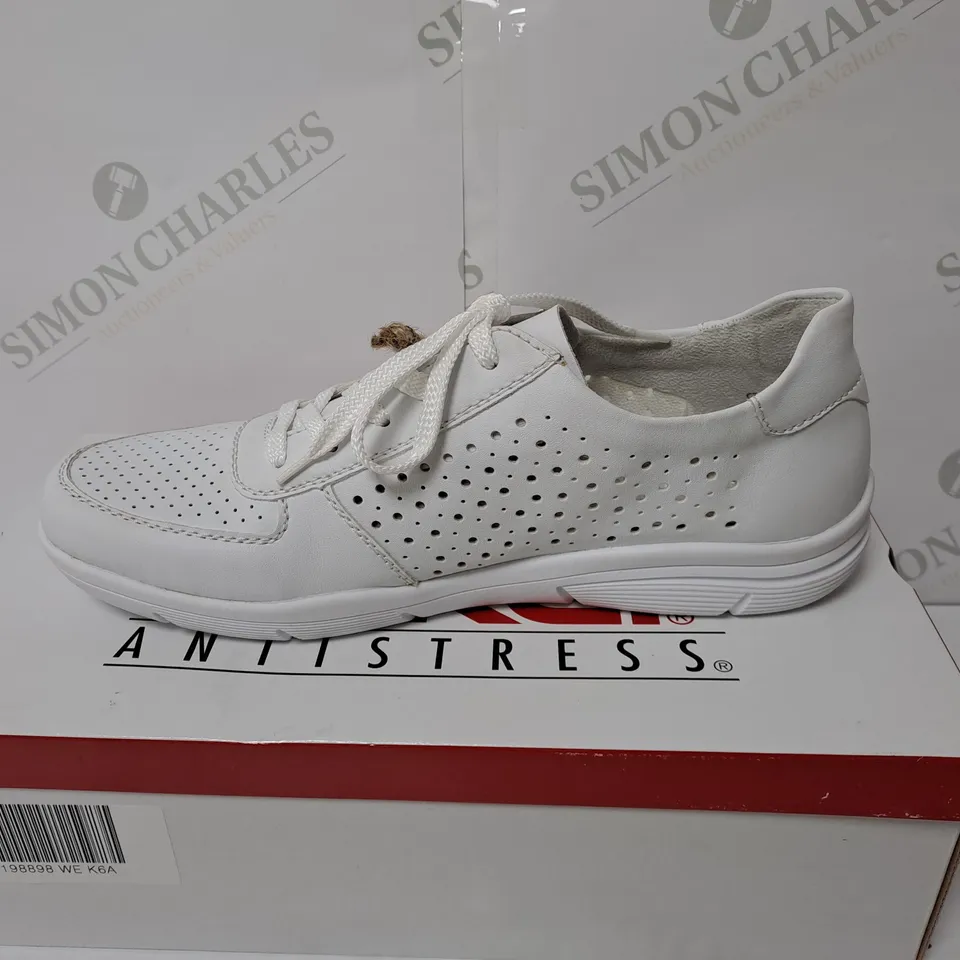 BOXED PAIR OF RIEKER ANTISTRESS SHOES - WHITE // SIZE: 40 EU 