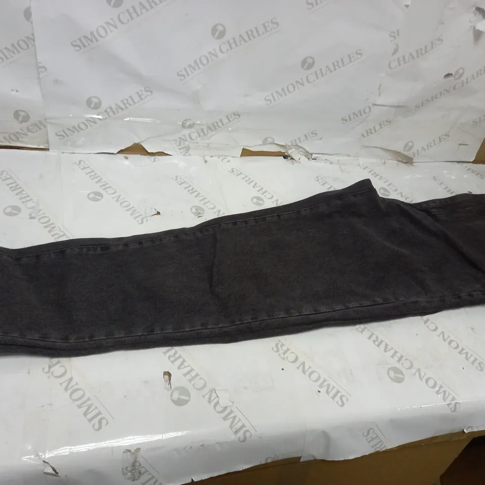 BOX APPROXIMATELY 20 SIZE 6 ORIGINAL RAVEN BLACK RIP MOM JEANS