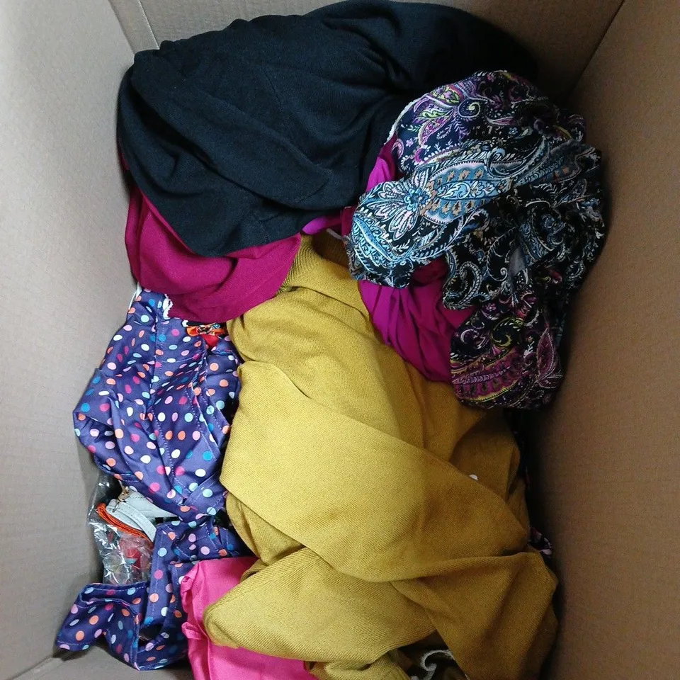 BOX OF APPROXIMATELY 10 ASSORTED CLOTHING ITEMS IN VARIOUS STYLES, COLOURS AND SIZES 