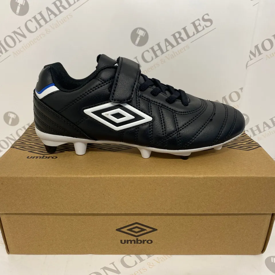 BOXED PAIR OF UMBRO BLACK FOOTBALL BOOTS SIZE 1