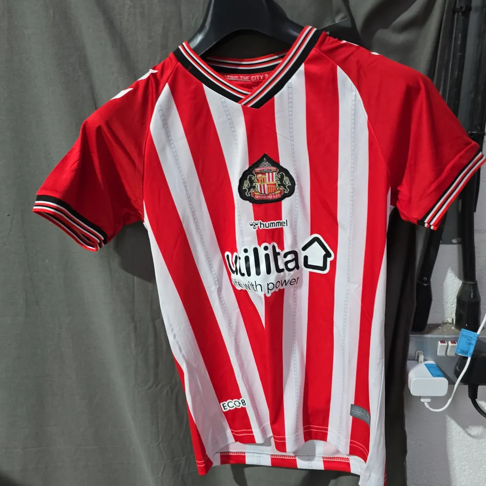 SUNDERLAND FULL KIT– RED & WHITE STRIPES WITH CREST BADGE AND UTILITA SPONSOR